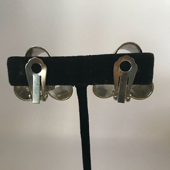 Germany made vintage chunky charm bracelet with clip on earrings. - Picture 4 of 10